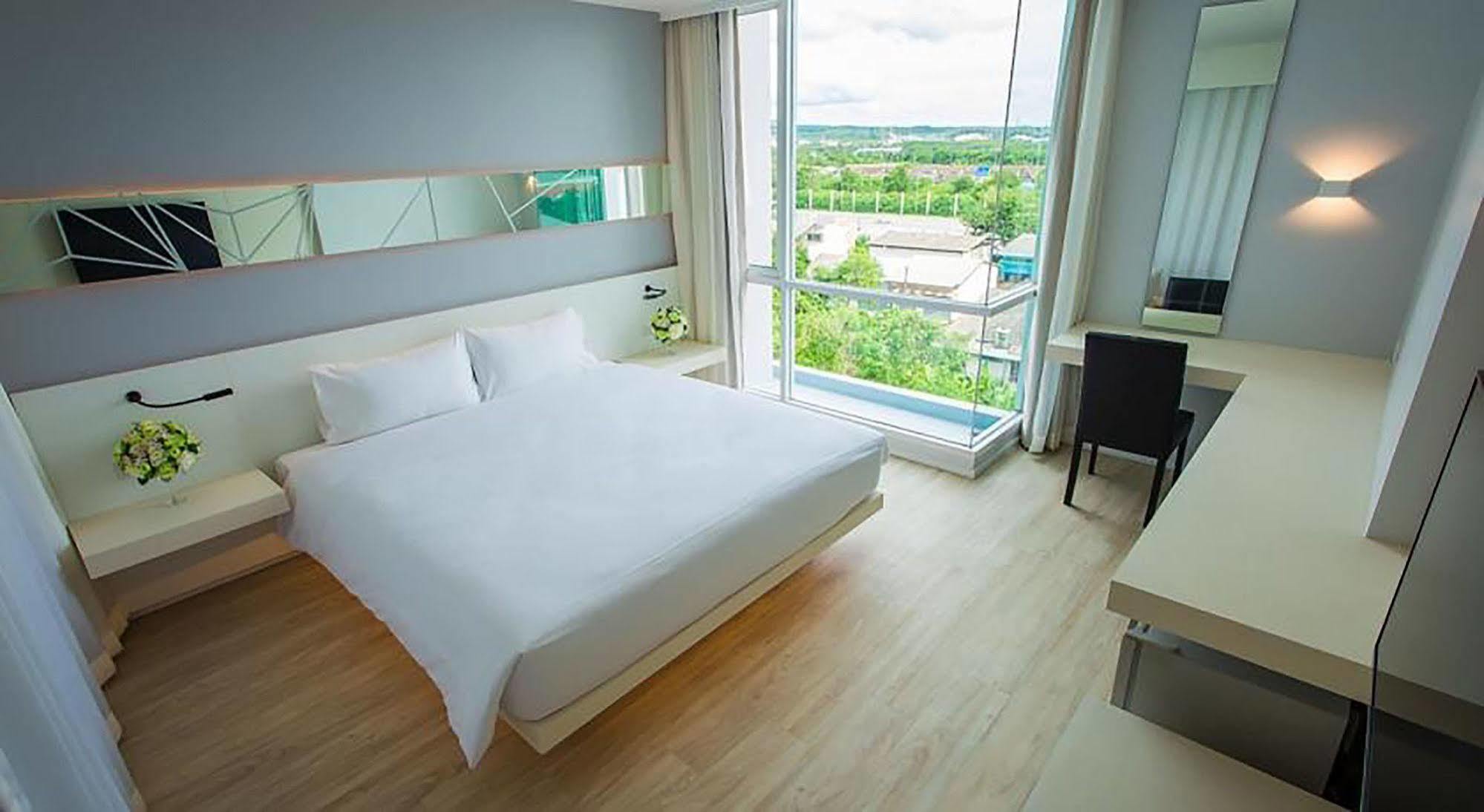 Crystal Hotel Хат Яй Екстериор снимка