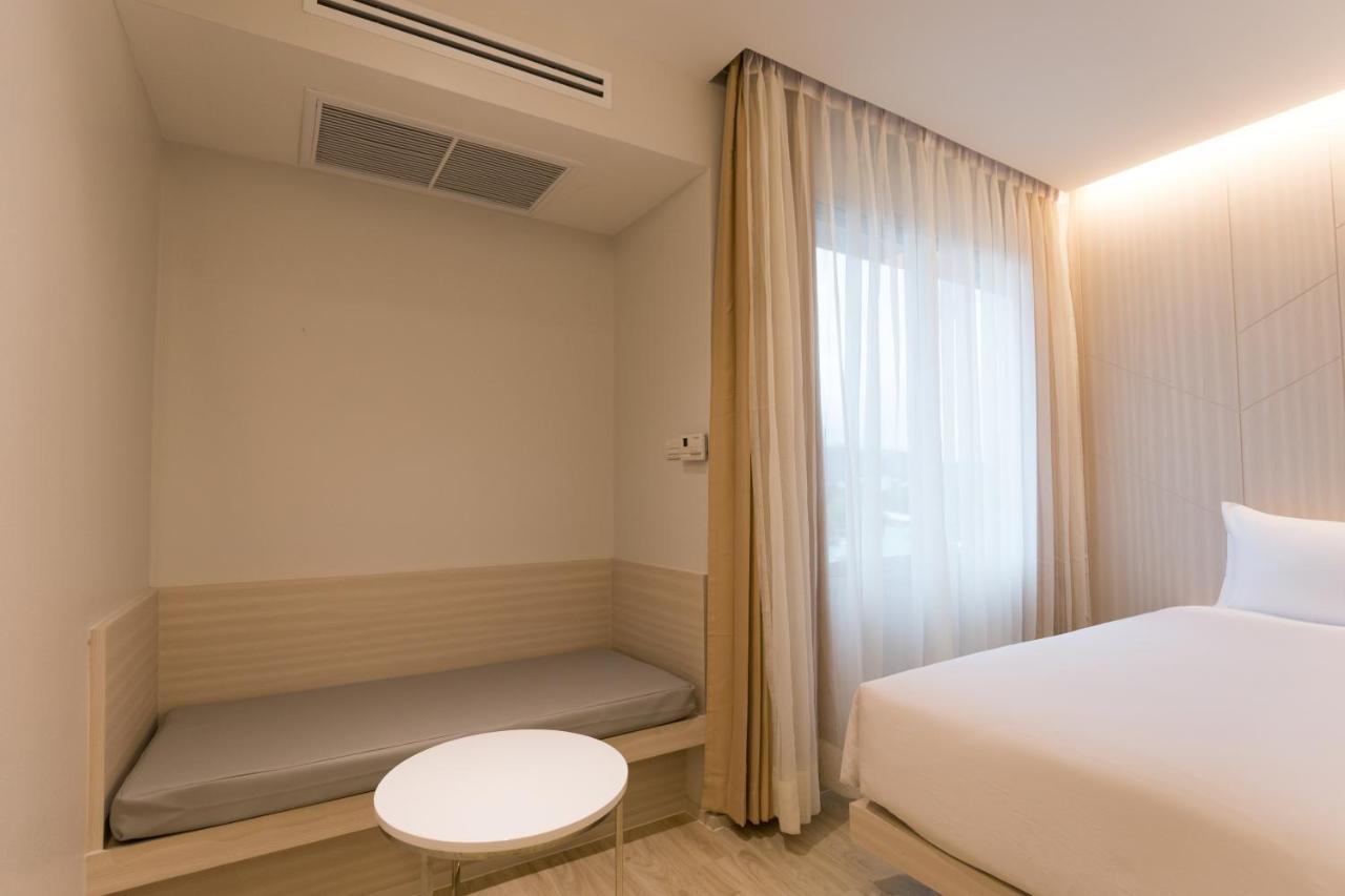 Crystal Hotel Хат Яй Екстериор снимка